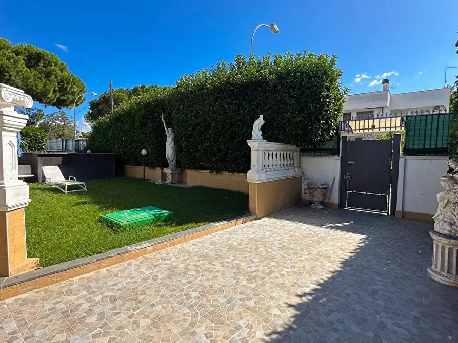 Immagine 4 di Villa in vendita  a Manfredonia