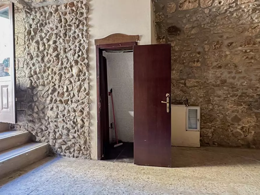 Immagine 3 di Locale commerciale in vendita  in VIA MADDALENA a Manfredonia