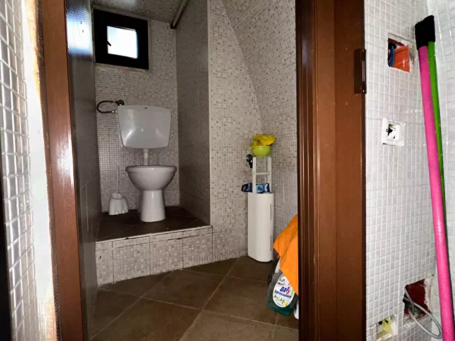 Immagine 6 di Locale commerciale in vendita  in VIA MADDALENA a Manfredonia