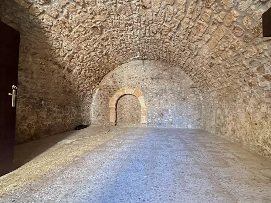 Immagine 7 di Locale commerciale in vendita  in VIA MADDALENA a Manfredonia