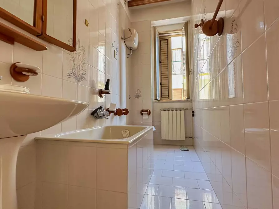 Immagine 10 di Appartamento in vendita  in via pasubio a Manfredonia