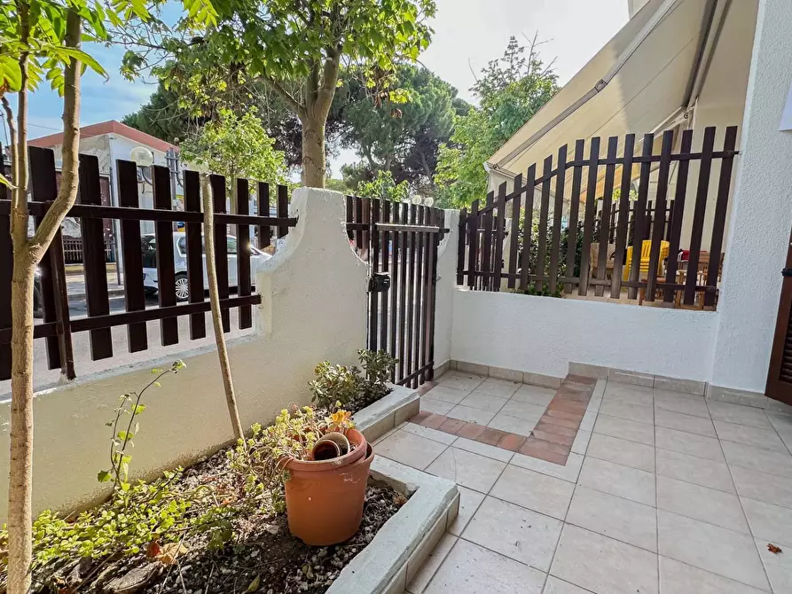 Immagine 3 di Villetta a schiera in vendita  in VIALE MANFREDONIA a Manfredonia