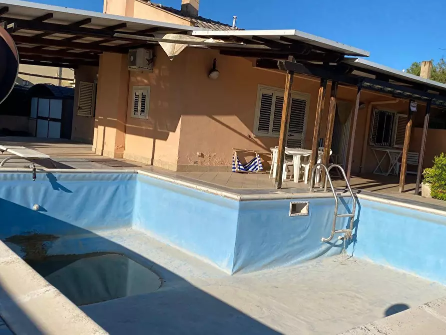 Immagine 2 di Villa in vendita  a Manfredonia