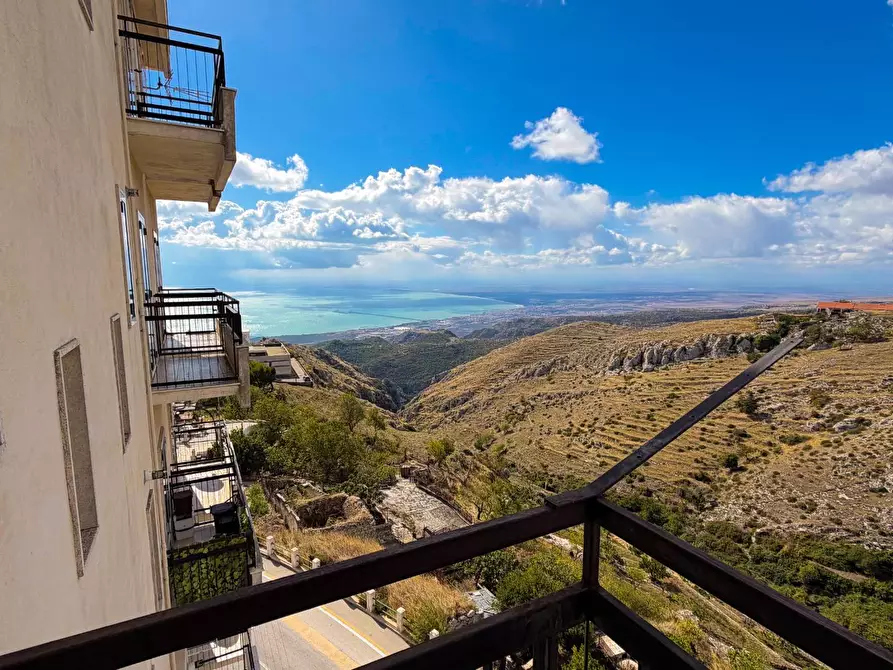 Immagine 13 di Appartamento in vendita  in VIA DEL PICCO a Monte Sant'angelo