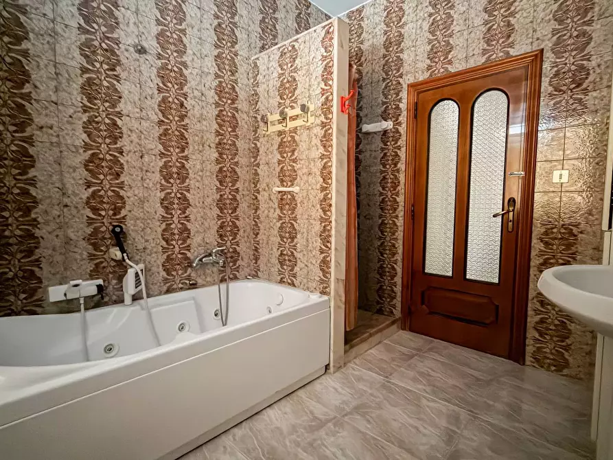 Immagine 19 di Appartamento in vendita  in VIA OTTAVIO SOLOMONE 5 a Manfredonia