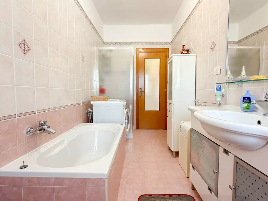 Immagine 12 di Appartamento in vendita  in PIAZZA DELLE VIOLE a Manfredonia