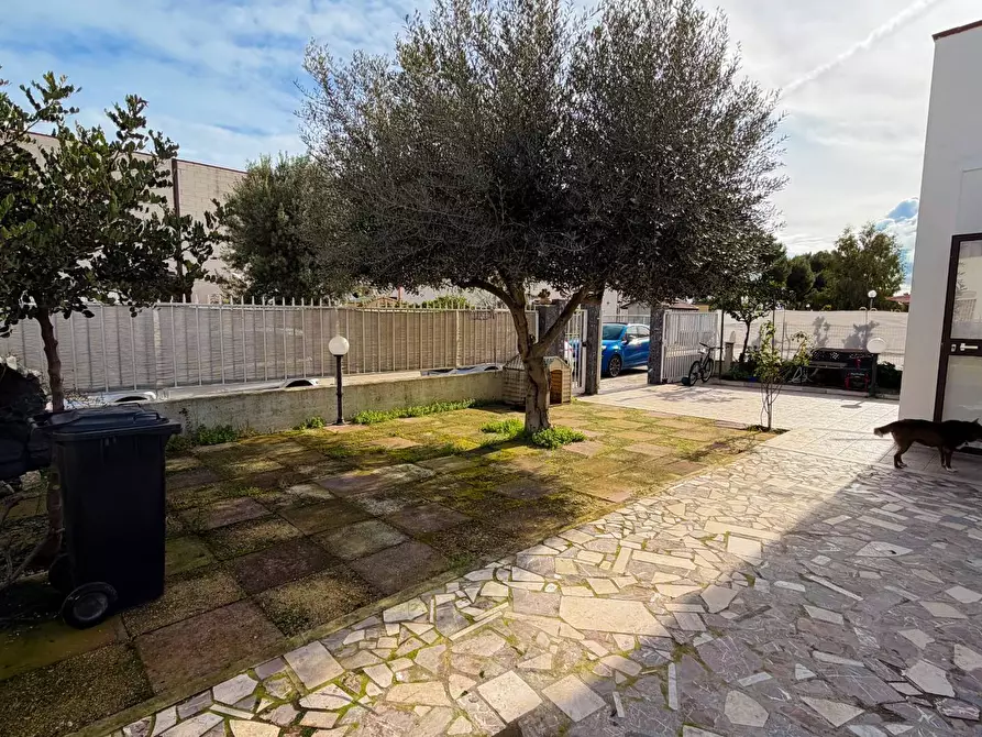 Immagine 2 di Villetta a schiera in vendita  in VIALE DEI FENICOTTERI 23 a Manfredonia