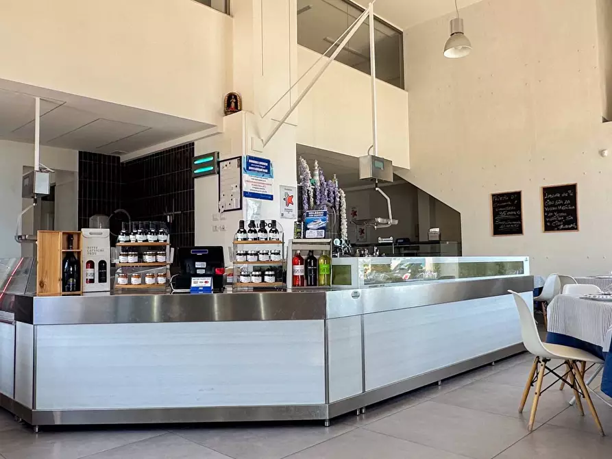 Immagine 2 di Attività commerciale in vendita  in VIALE MIRAMARE a Manfredonia