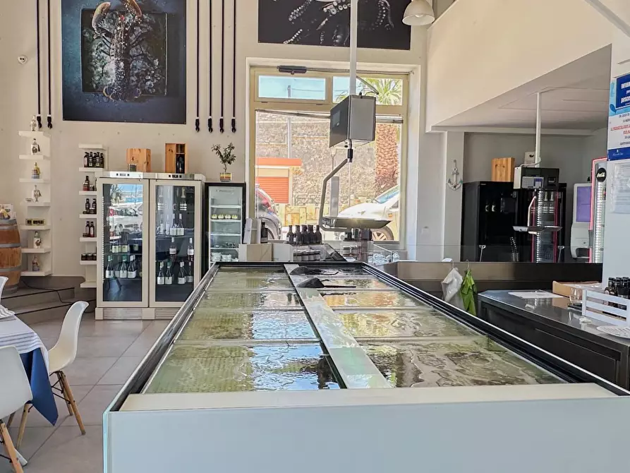 Immagine 3 di Attività commerciale in vendita  in VIALE MIRAMARE a Manfredonia