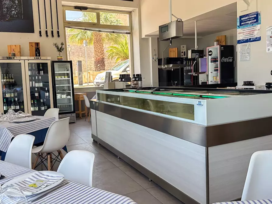 Immagine 4 di Attività commerciale in vendita  in VIALE MIRAMARE a Manfredonia