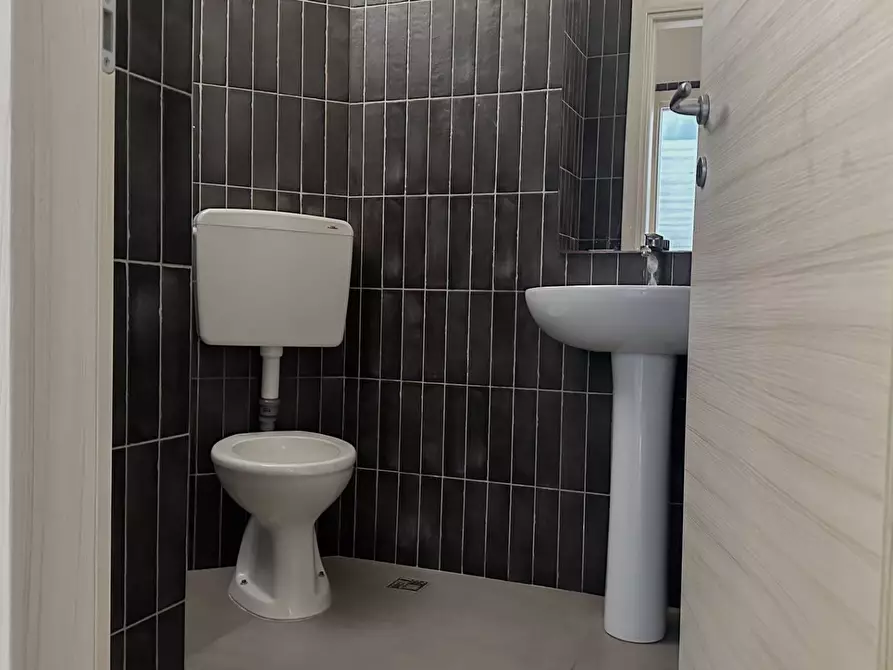 Immagine 13 di Attività commerciale in vendita  in VIALE MIRAMARE a Manfredonia