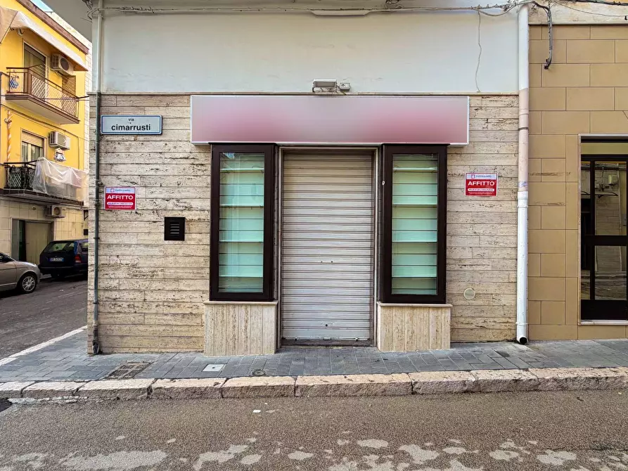 Immagine 2 di Locale commerciale in affitto  a Manfredonia
