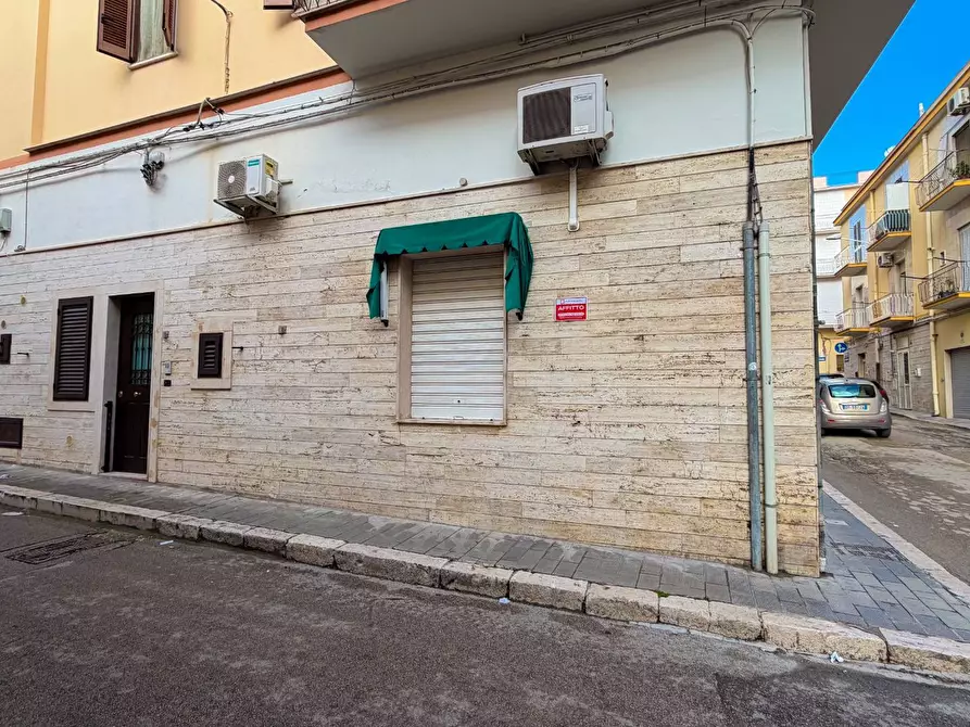 Immagine 3 di Locale commerciale in affitto  a Manfredonia