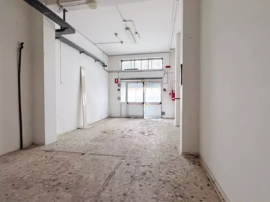 Immagine 4 di Attività commerciale   in VIA DI VITTORIO a Manfredonia