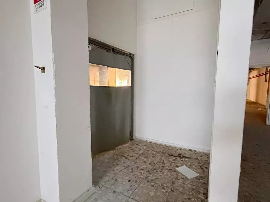 Immagine 5 di Attività commerciale   in VIA DI VITTORIO a Manfredonia