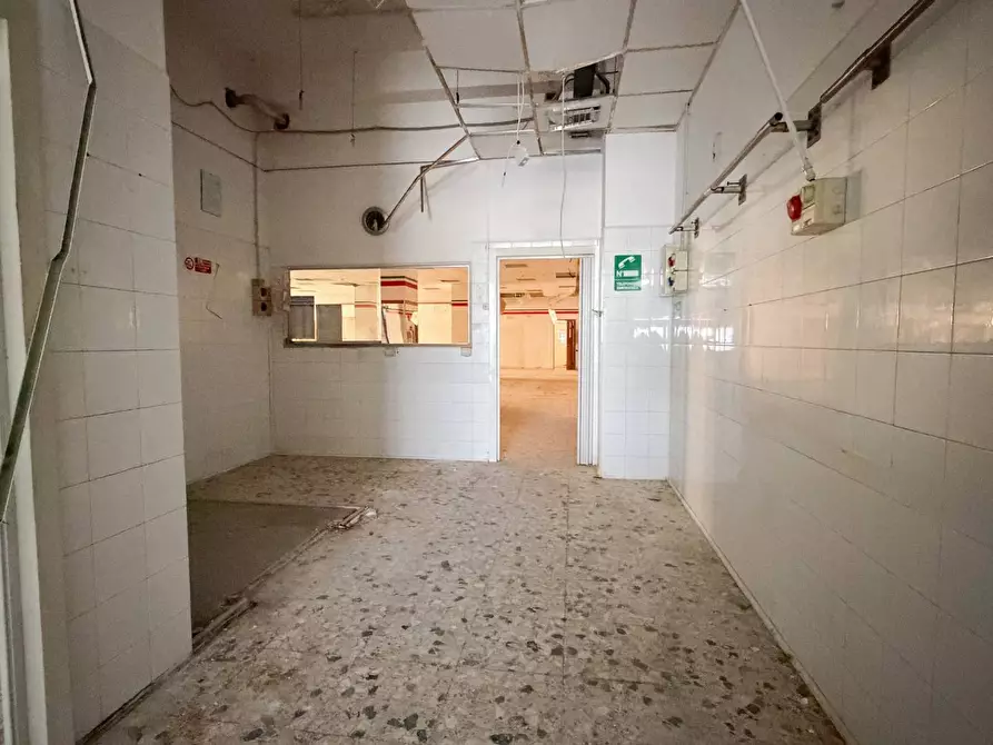 Immagine 6 di Attività commerciale   in VIA DI VITTORIO a Manfredonia