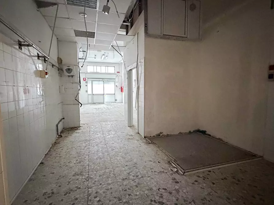 Immagine 7 di Attività commerciale   in VIA DI VITTORIO a Manfredonia