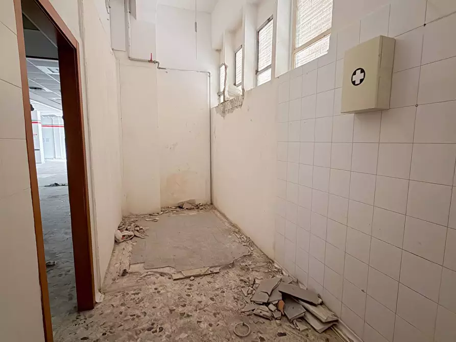 Immagine 8 di Attività commerciale   in VIA DI VITTORIO a Manfredonia