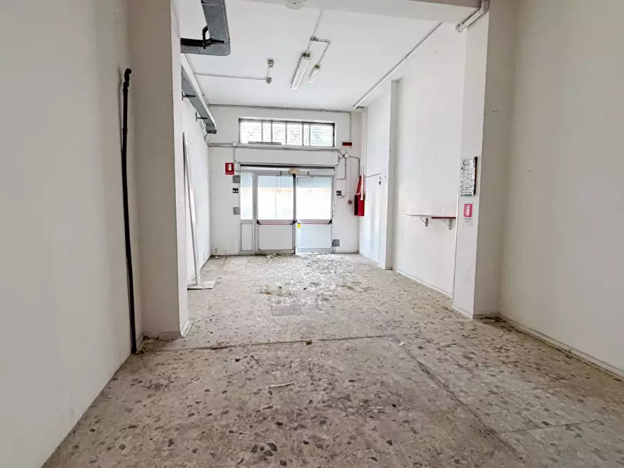 Immagine 10 di Attività commerciale   in VIA DI VITTORIO a Manfredonia