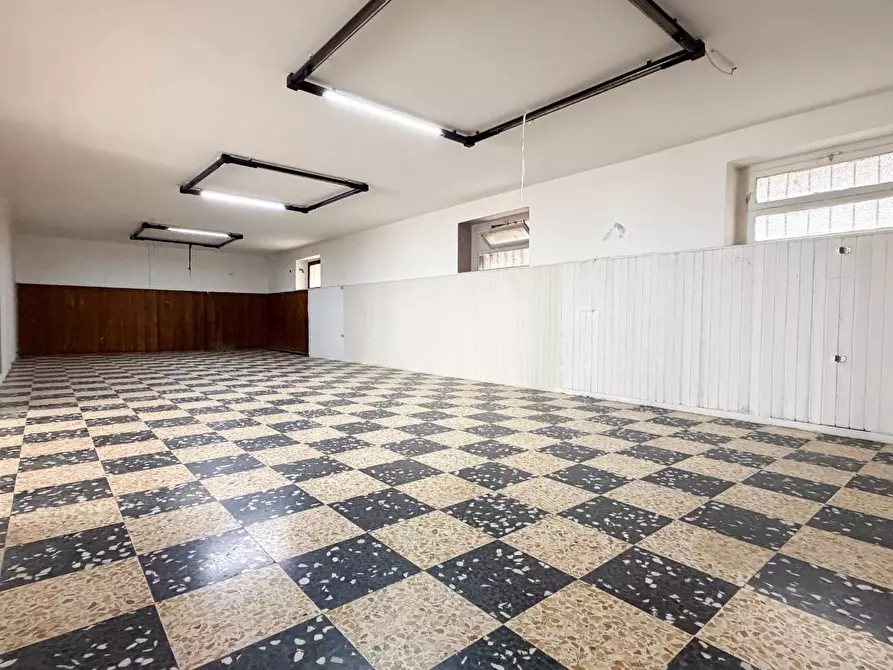 Immagine 2 di Attività commerciale   in VIA DELLE ANTICHE MURA 163 a Manfredonia