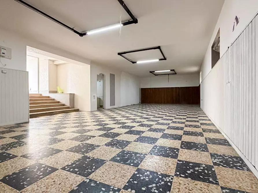 Immagine 3 di Attività commerciale   in VIA DELLE ANTICHE MURA 163 a Manfredonia