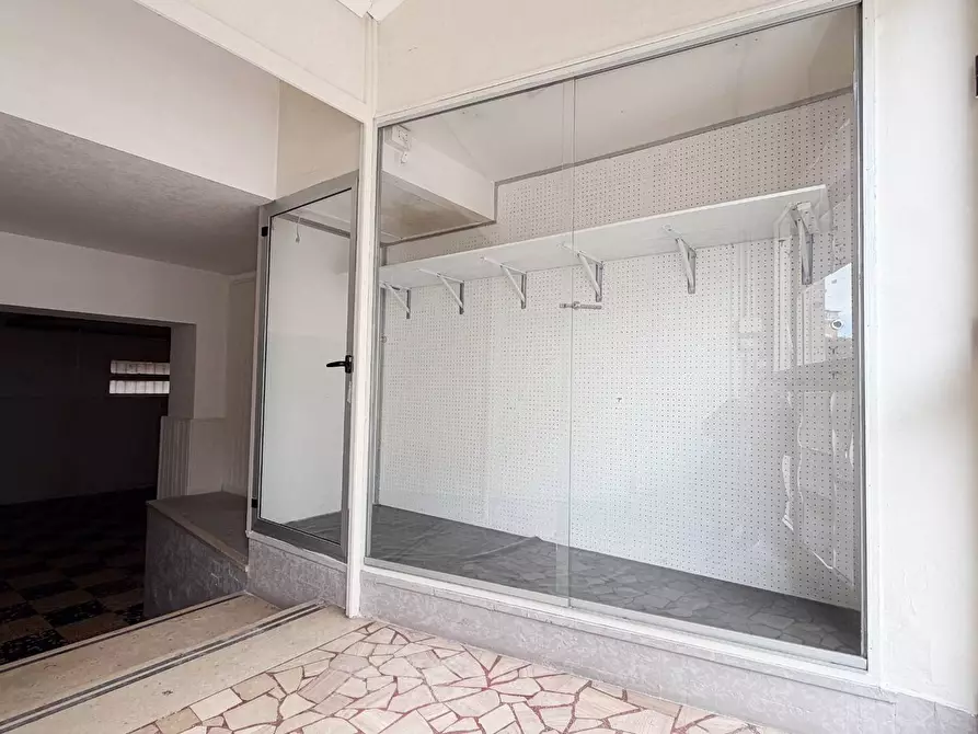 Immagine 17 di Attività commerciale   in VIA DELLE ANTICHE MURA 163 a Manfredonia