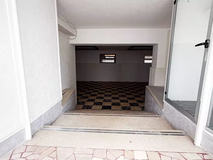 Immagine 18 di Attività commerciale   in VIA DELLE ANTICHE MURA 163 a Manfredonia