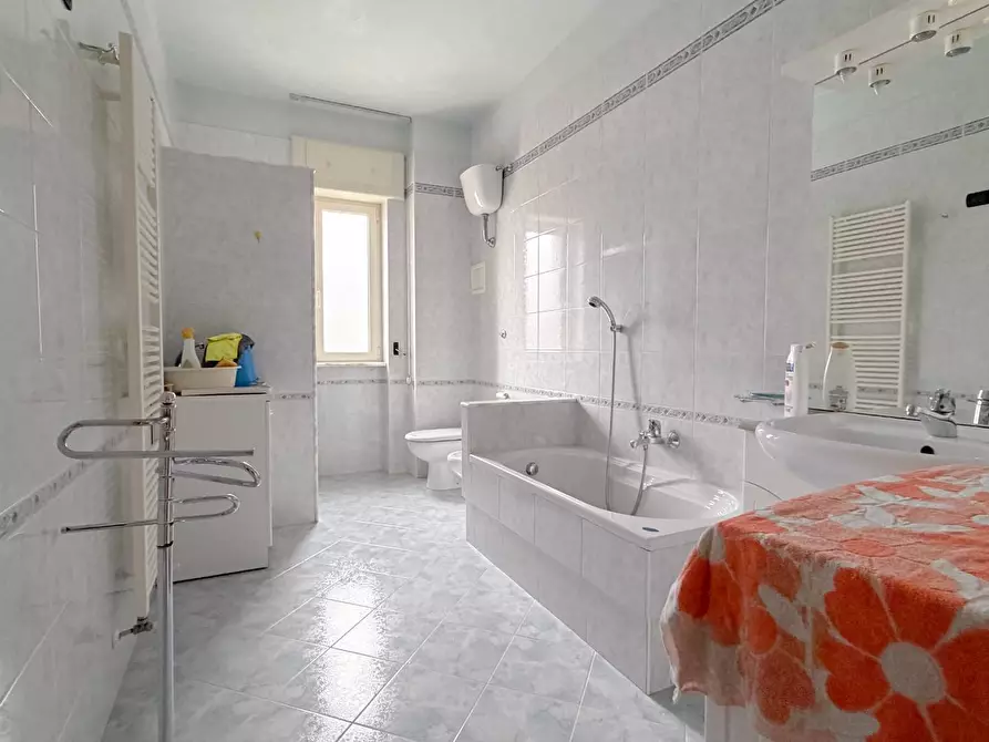 Immagine 16 di Appartamento in vendita  in VIA DEGLI ANGIOINI 16 a Manfredonia