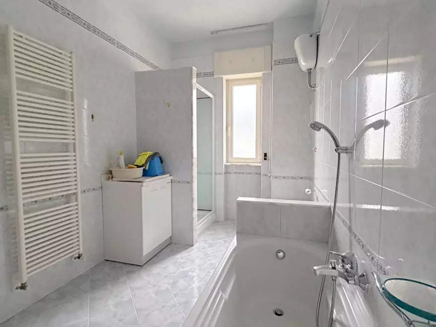 Immagine 17 di Appartamento in vendita  in VIA DEGLI ANGIOINI 16 a Manfredonia