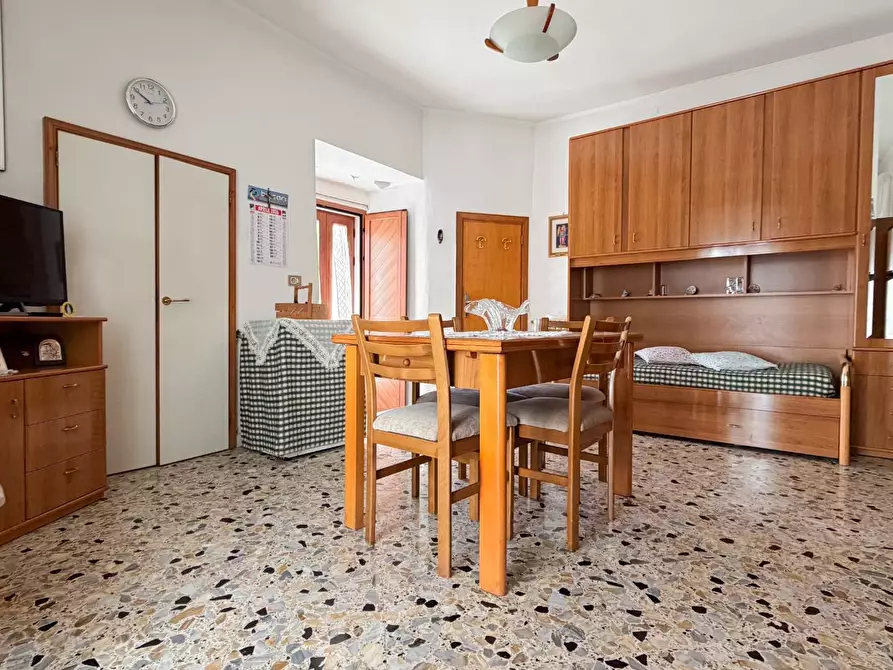 Immagine 3 di Appartamento in vendita  in VIA CARBONARA a Stornara