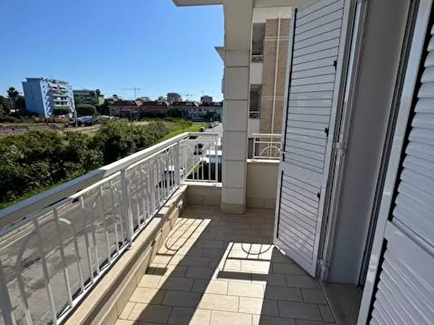 Immagine 11 di Appartamento in vendita  a San Benedetto Del Tronto