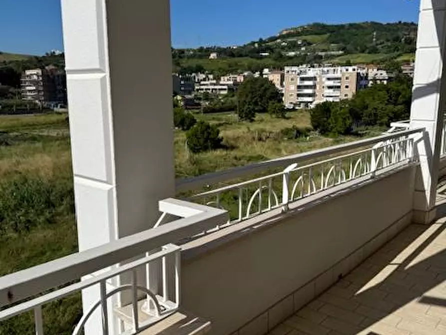 Immagine 12 di Appartamento in vendita  a San Benedetto Del Tronto