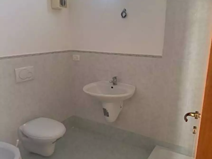 Immagine 19 di Casa indipendente in vendita  a San Benedetto Del Tronto