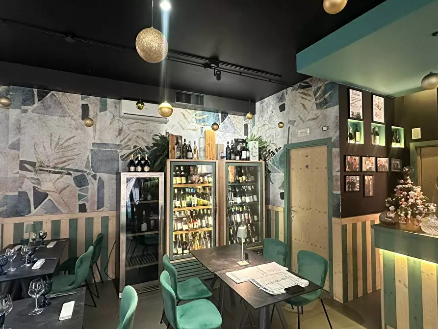 Immagine 10 di Attività commerciale in vendita  a San Benedetto Del Tronto