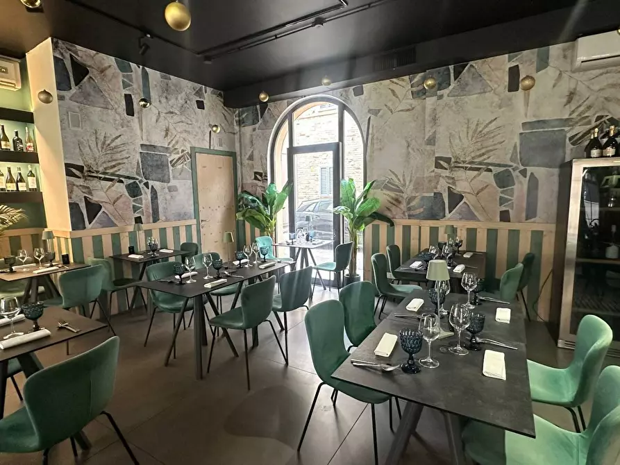 Immagine 12 di Attività commerciale in vendita  a San Benedetto Del Tronto