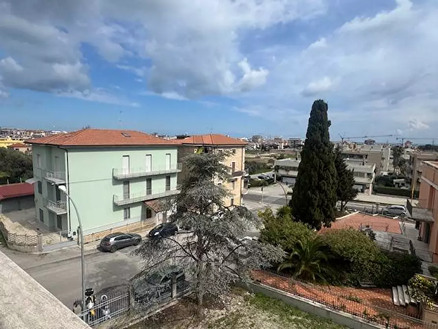 Immagine 26 di Attico in vendita  a San Benedetto Del Tronto