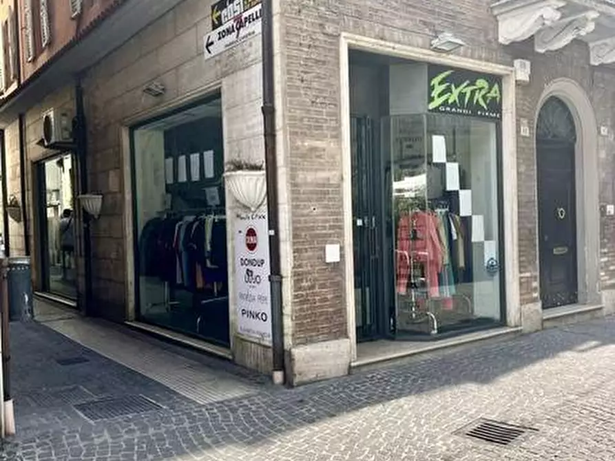 Immagine 1 di Locale commerciale in affitto  a San Benedetto Del Tronto