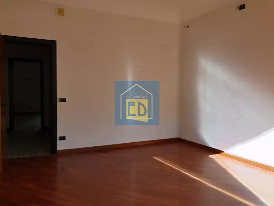 Immagine 3 di Appartamento in vendita  in Piazza Sisto IV 1 a Savona