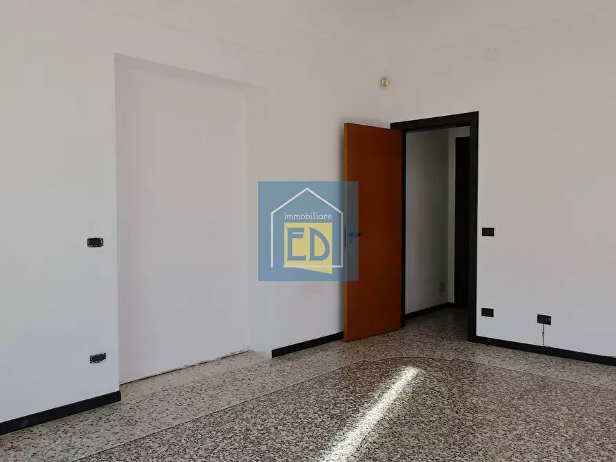 Immagine 6 di Appartamento in vendita  in Piazza Sisto IV 1 a Savona