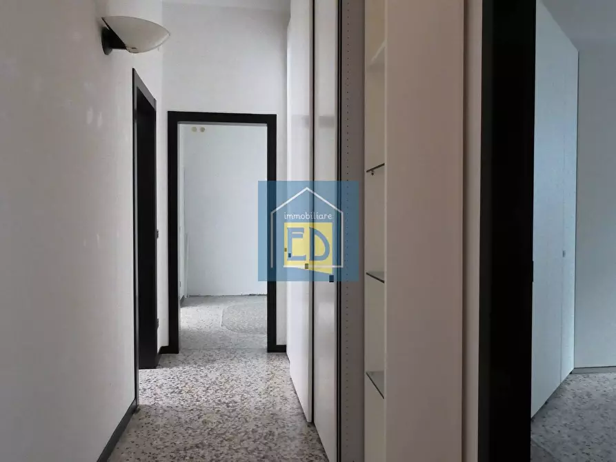 Immagine 9 di Appartamento in vendita  in Piazza Sisto IV 1 a Savona