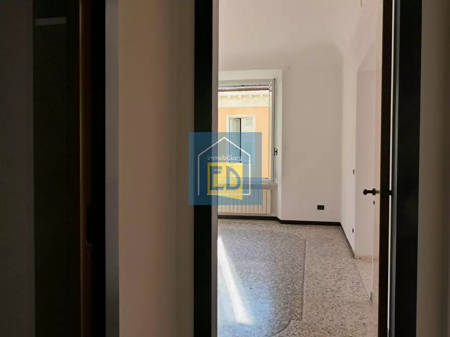 Immagine 11 di Appartamento in vendita  in Piazza Sisto IV 1 a Savona