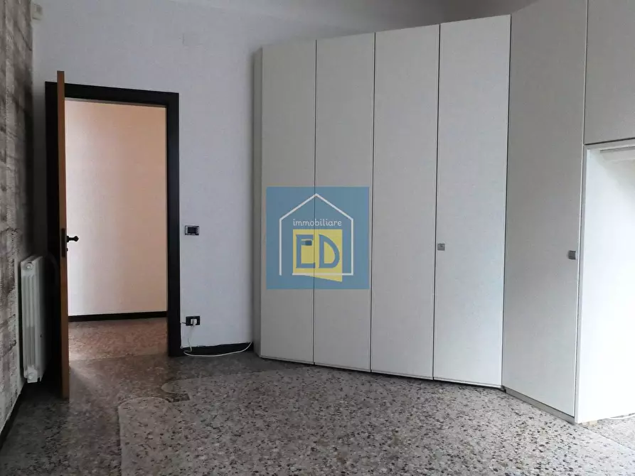 Immagine 13 di Appartamento in vendita  in Piazza Sisto IV 1 a Savona