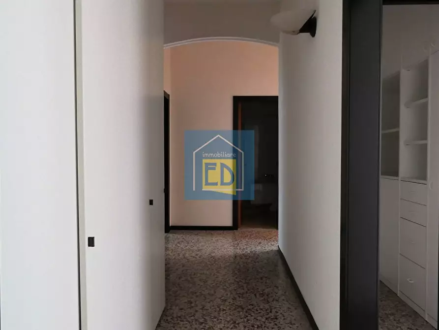 Immagine 15 di Appartamento in vendita  in Piazza Sisto IV 1 a Savona