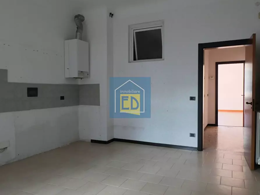 Immagine 19 di Appartamento in vendita  in Piazza Sisto IV 1 a Savona