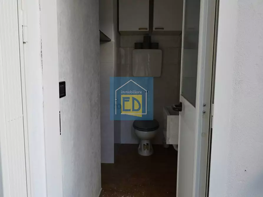 Immagine 21 di Appartamento in vendita  in Piazza Sisto IV 1 a Savona