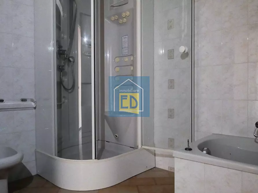 Immagine 22 di Appartamento in vendita  in Piazza Sisto IV 1 a Savona