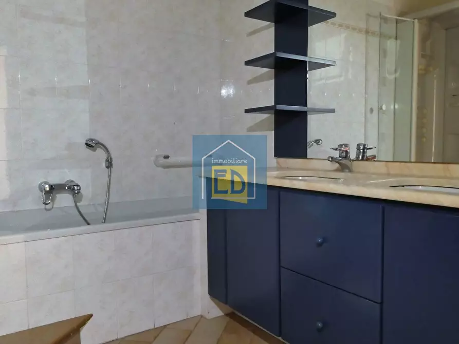 Immagine 23 di Appartamento in vendita  in Piazza Sisto IV 1 a Savona