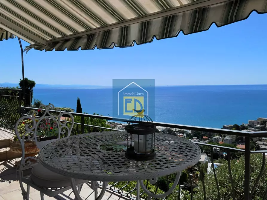 Immagine 1 di Villa in vendita  in Via Poggio dell'Orizzonte 65 a Albissola Marina