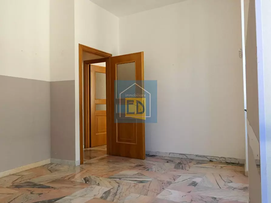 Immagine 5 di Ufficio in affitto  a Savona