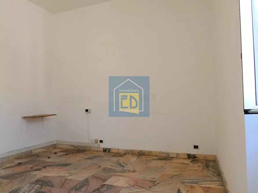 Immagine 8 di Ufficio in affitto  a Savona